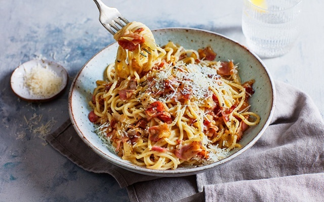 طرز تهیه اسپاگتی کاربونارا؛ یک پاستای خوشمزه با سس کاربونارا