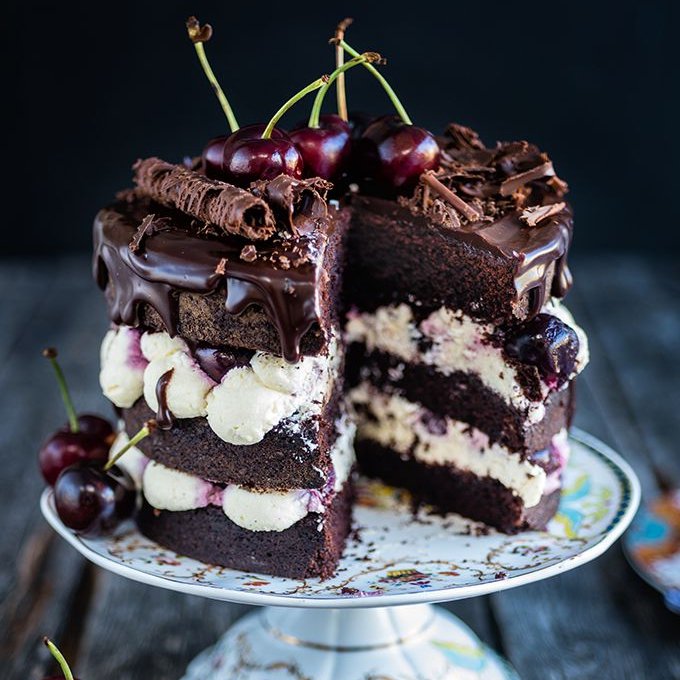 طرز-تهیه-کیک-شکلاتی-جنگل-سیاه