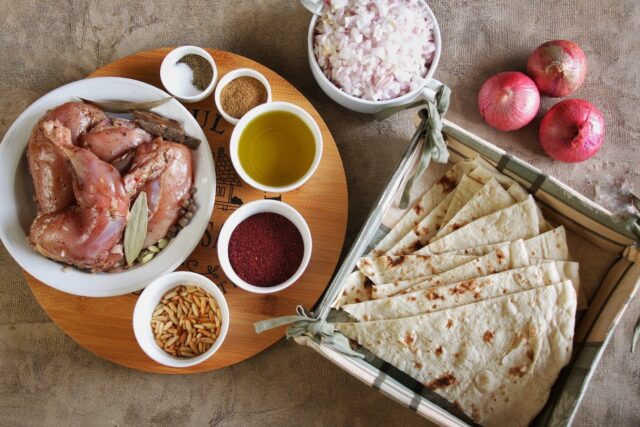 طرز-تهیه-موساخان-مرغ-غذای-نونی-فلسطینی