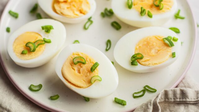 تخم مرغ در دسته ابرغذاها ؛ فواید ابرغذاها برای بدن
