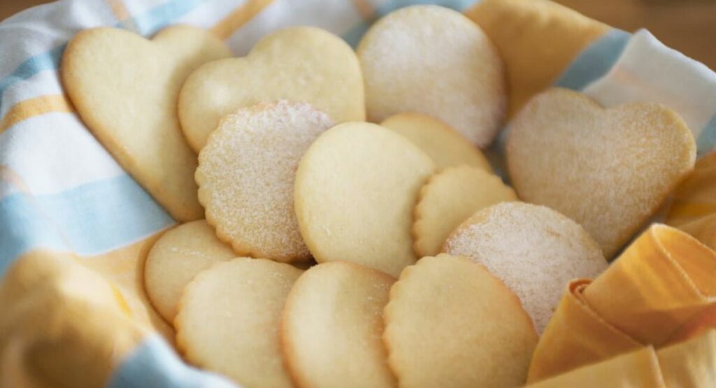 مراحل طرز تهیه شیرینی شکری به روش قنادی