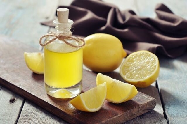روغن لیمو علاجی طبیعی برای رفع سیاهی دور چشم با چاشنی ویتامین C