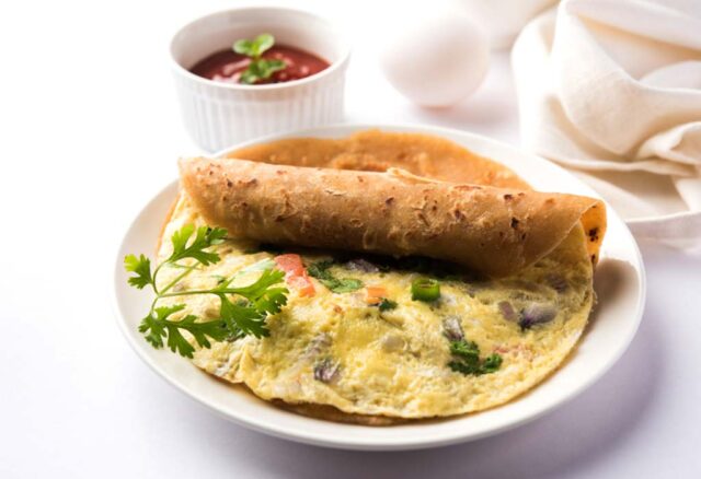 طرز تهیه املت هندی پاراتا تخم‌مرغ، یکی از از معروف ترین غذاهای هندی