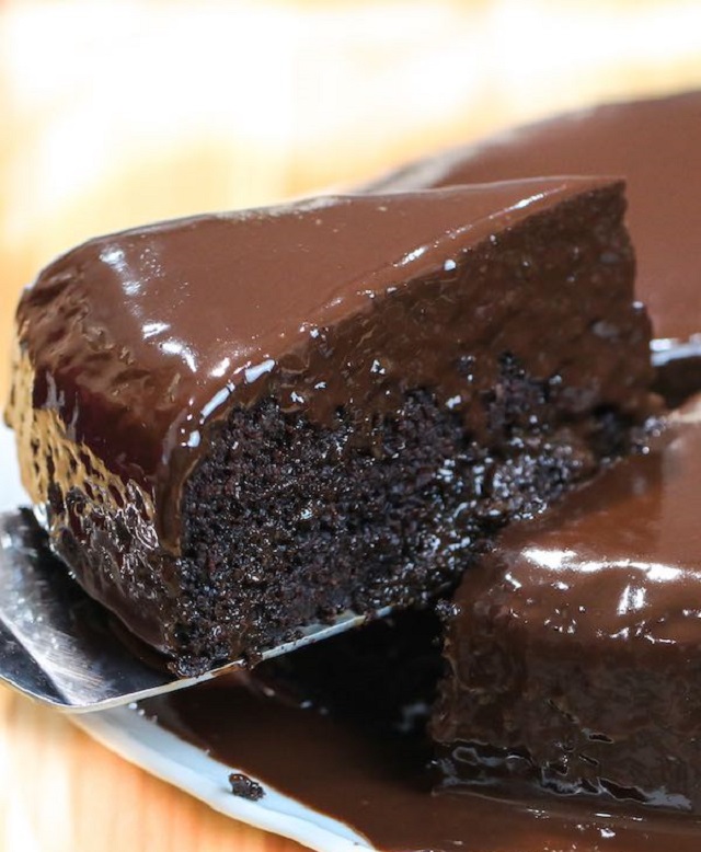 برای تزیین کیک دبل چاکلت خیس از چه موادی استفاده کنیم؟