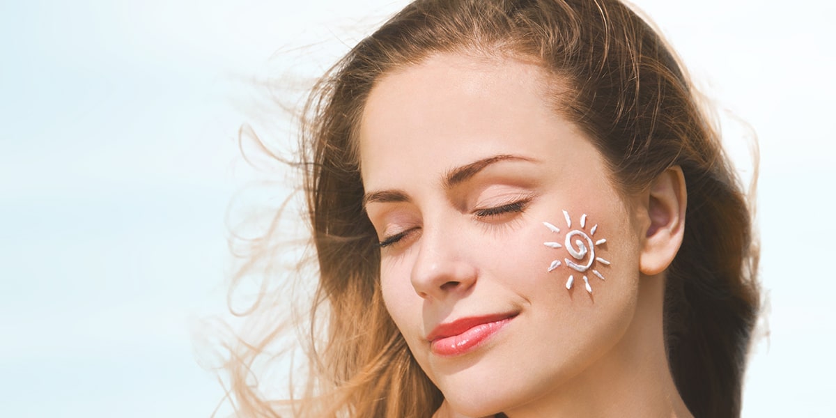 برای جلوگیری از پیری پوست از کرم ضد آفتاب استفاده کنید