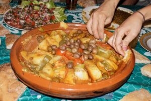 آداب غذا خوردن در رستوران ؛ آداب غذایی محترمانه مراکش