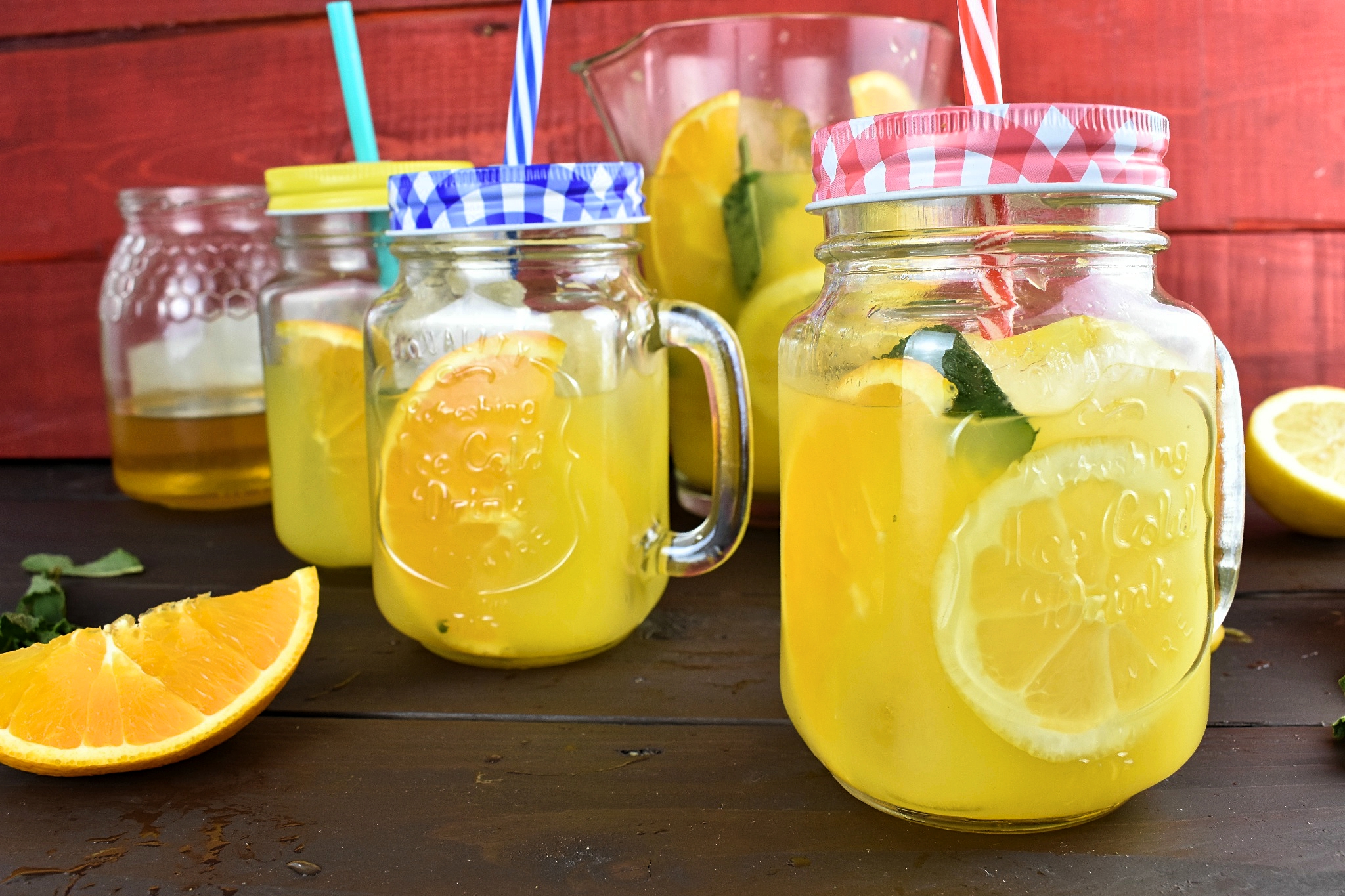 طرز تهیه نوشیدنی خنک لیموناد خانگی پرتقالی