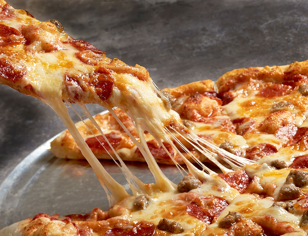 رازهای خوشمزه شدن پیتزا کشدار و نکات خشک نشدن خمیر آن