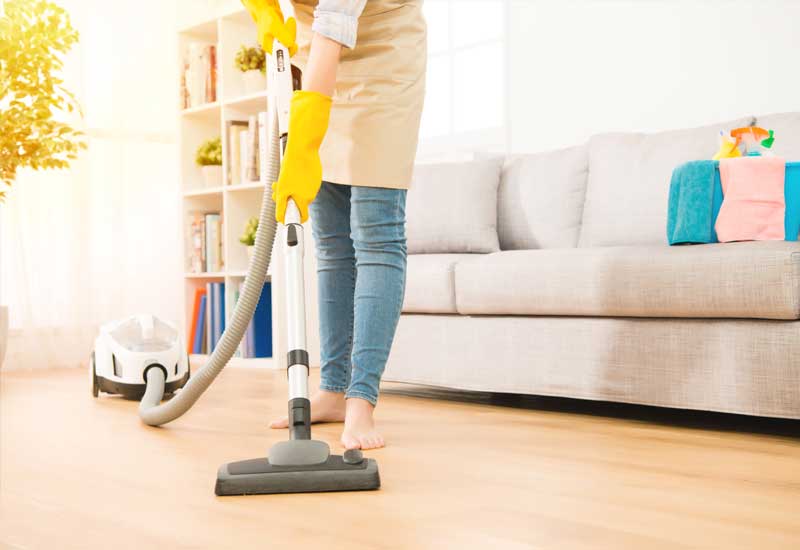 در روش خانه تکانی سریع بعد از اتاق خواب سالن پذیرایی را تمیز کنید