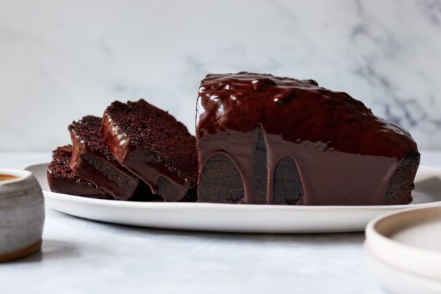 طرز تهیه گاناش شکلاتی برای روی کیک دبل چاکلت