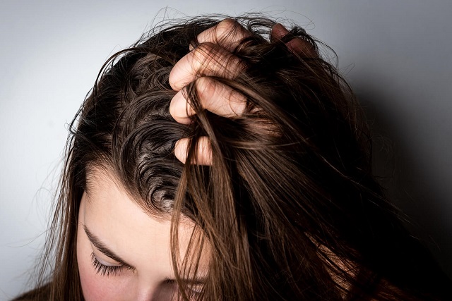 آشنایی با نحوه صحیح شامپو زدن بهترین درمان موی چرب است