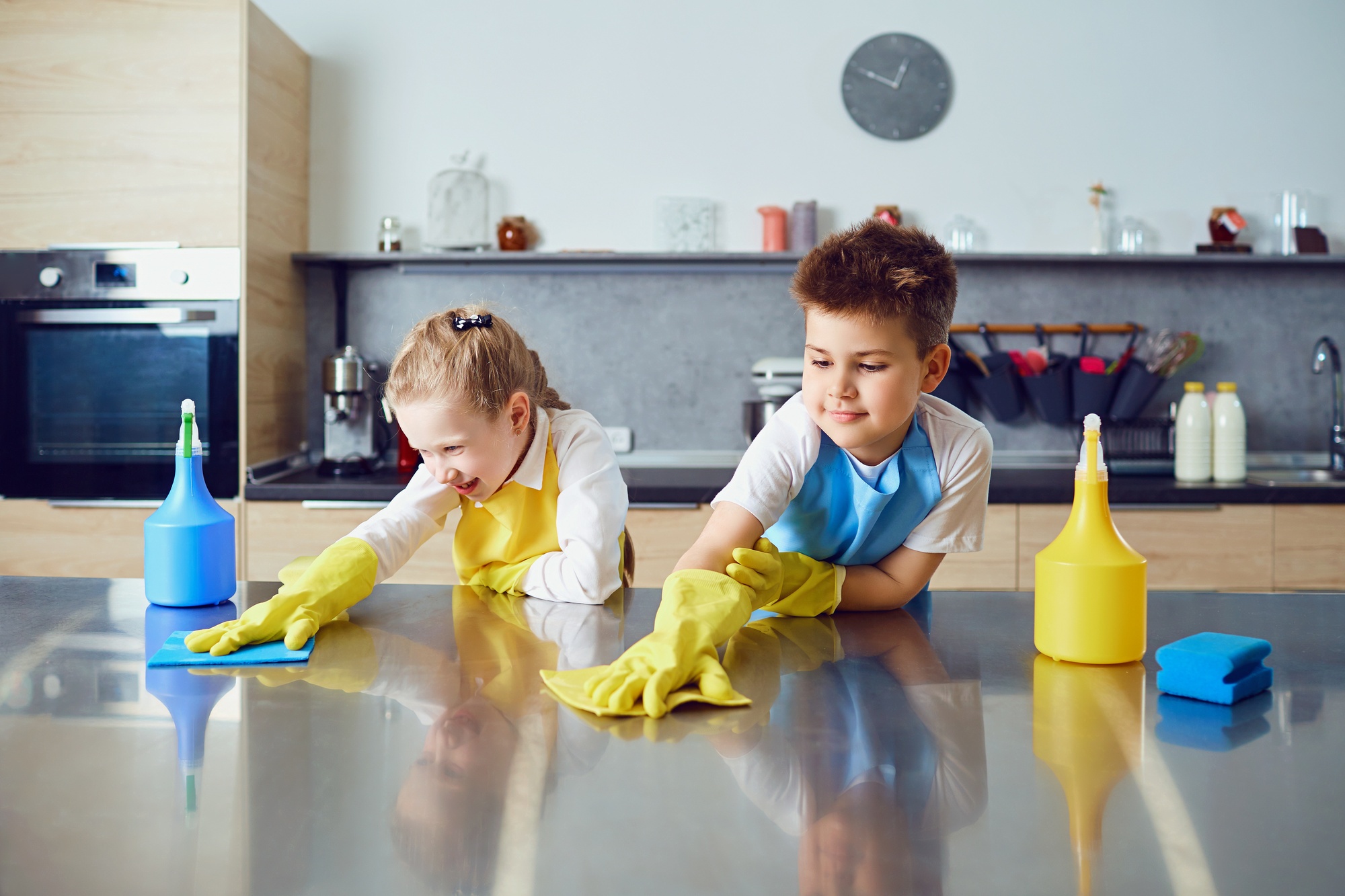 در مرحله سوم خانه تکانی سریع باید آشپزخانه را تمیز کنید