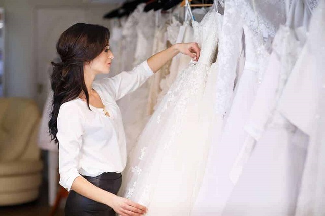  قبل از انتخاب لباس عروس مقدار بودجه تان را مشخص کنید