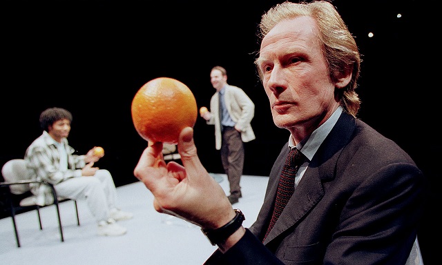 آبی / نارنجی (۲۰۰۰) از موفق ترین تئاترهای جهان درباره نژادپرستی