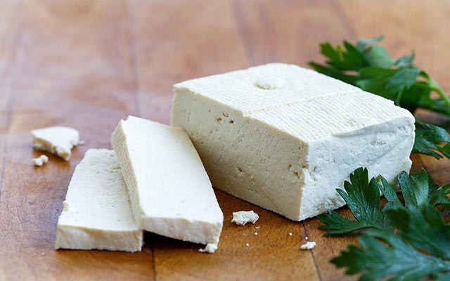 کاهش ریسک مشکلات قلبی با مصرف پنیر توفو