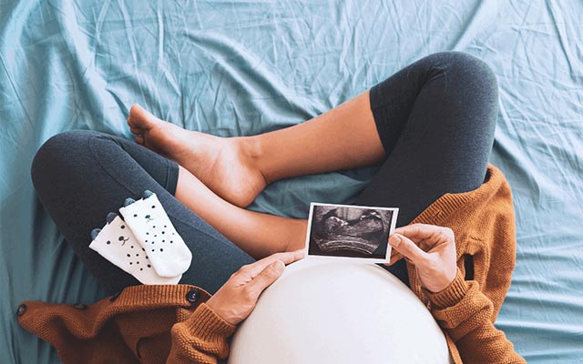 علت ورم پا در بارداری چیست