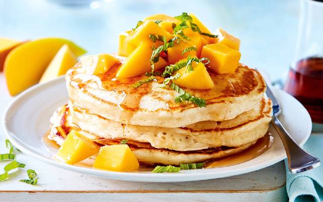 «پنکیک انبه» از خوشمزه‌ترین انواع پنکیک میوه ای