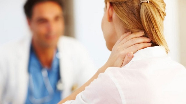 چه زمانی برای درد گردن باید به پزشک مراجعه کنید