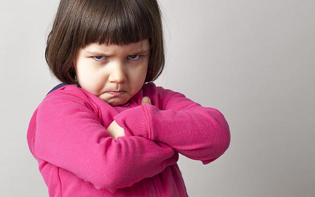 با کودک عصبانی چگونه رفتار کنیم