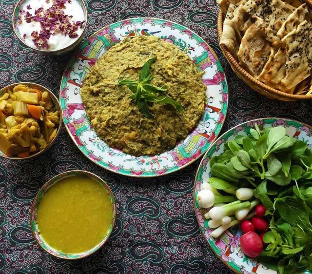 گوشت و لوبیا از خوراکی‌های لذیذ ایرانی با گوشت