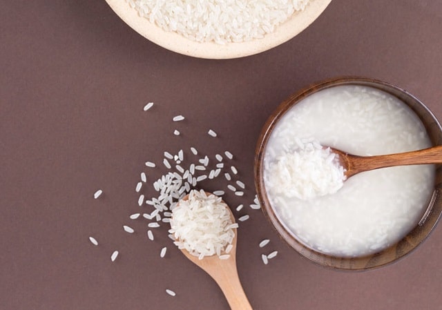 جلوگیری از سرطان پوست از دیگر فواید آب برنج برای پوست