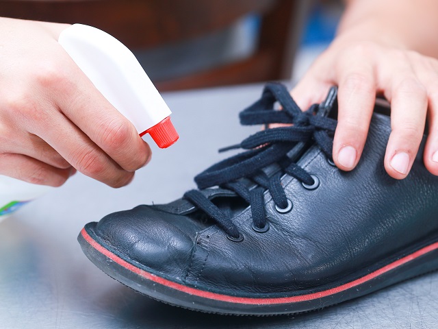 تمیز کردن کفش های چرمی با استفاده از سرکه