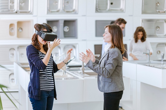بازاریابی اومنی چنل و واقعیت مجازی در فروشگاه های فیزیکی