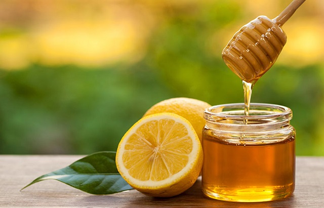 برای درمان سرماخوردگی در بارداری شربت عسل و آبلیمو میل کنید