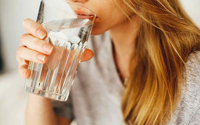 برای درمان روده تحریک پذیر آب بنوشید