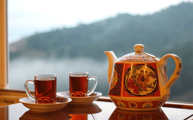 بهترین قوری برای دم کردن چای ایرانی