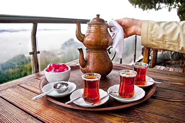 بو گرفتن چای خشک و دیر دم کشیدن چای ایرانی