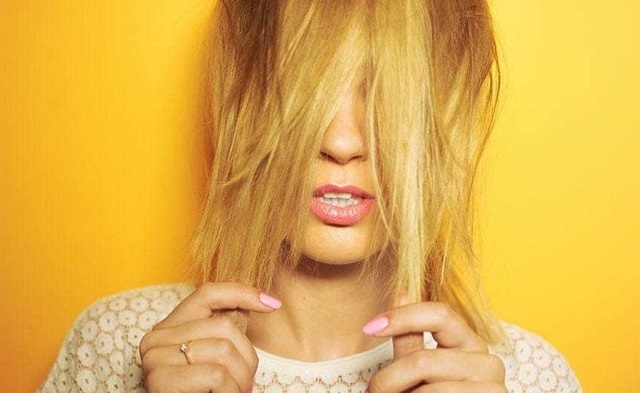 استفاده از روغن آرگان موجب زردی موی دکلره شده می‌شود