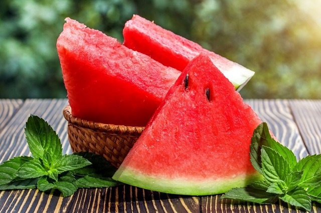 هندوانه جزو میوه‌های با محتوای آب بالا و کالری کم