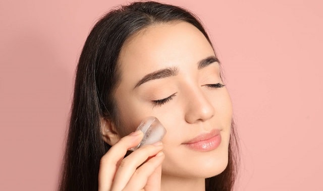 روش استفاده از یخ برای درمان جوش صورت