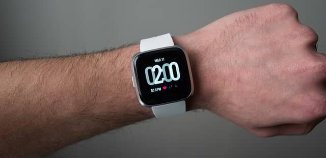 ساعت هوشمند فیت بیت Fitbit Versa Lite ارزان قیمت و با کیفیت خوب
