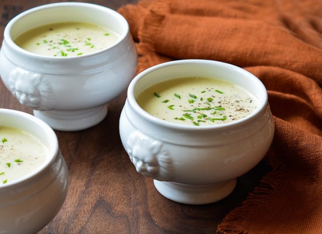 طرز تهیه سوپ تره فرنگی با قارچ و شیر