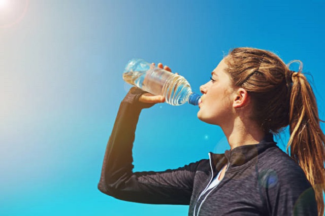حفظ تناسب اندام با نوشیدن آب