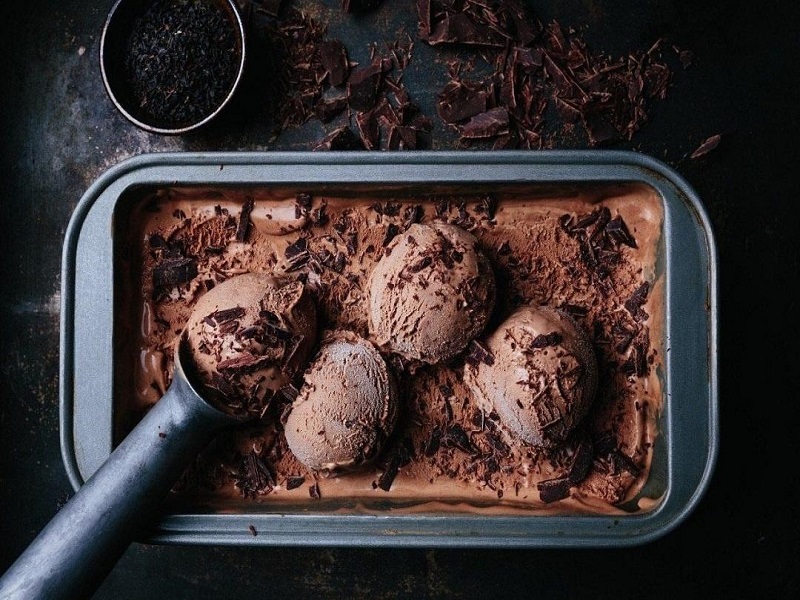 2 طرز تهیه بستنی شکلاتی ? چوبی و اسکوپی بدون ثعلب و بستنی ساز