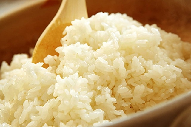 برنج سفید، از غذاهای مناسب برای مشکلات معده