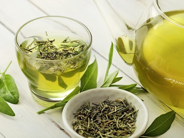 چای سبز و درمان خانگی جوش سر سیاه