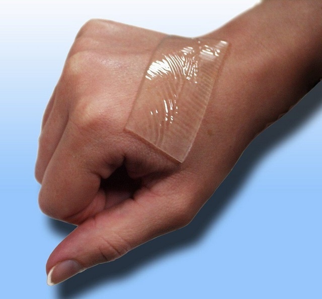 درمان ترک پوستی با استفاده از باند مایع 