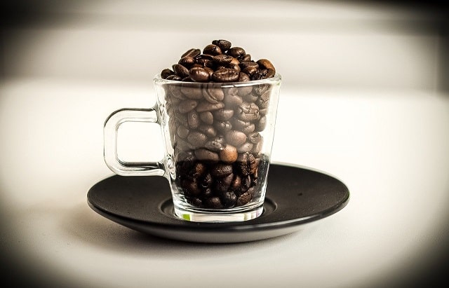 برای درمان خانگی کوچک شدن شکم، قهوه بخورید