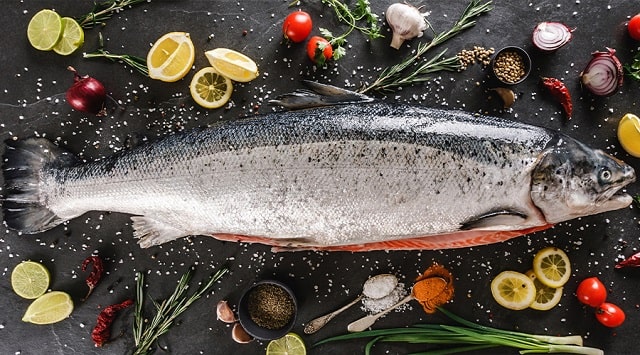 ماهی سالمون، از غذاهای مناسب برای مشکلات معده