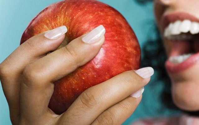  خوردن روزانه سیب راز کوچک شدن شکم در کوتاه مدت است