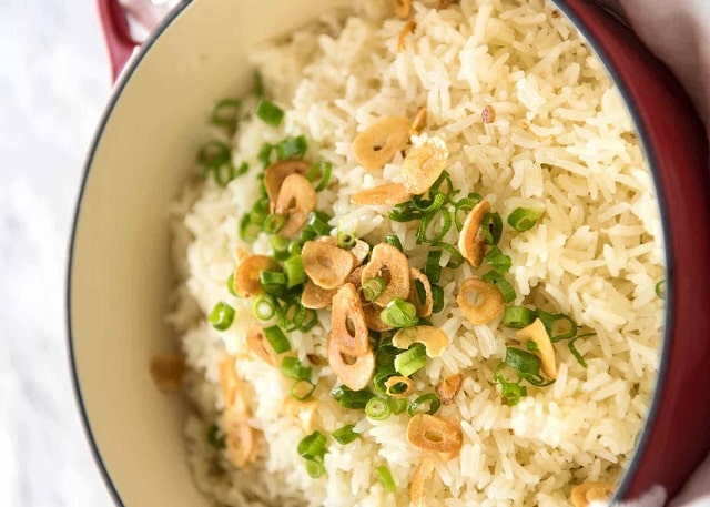 مخلوط سیر را به برنج اضافه کنید