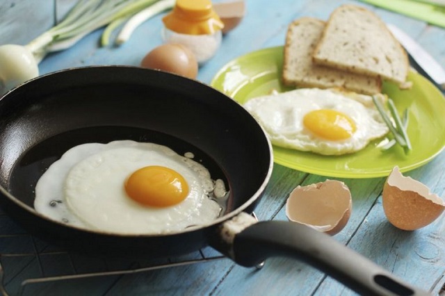 تخم مرغ؛ پروتئین تخم‌مرغ آب کردن شکم را تسریع می‌کند