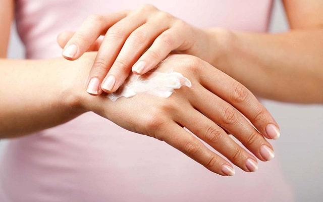 جوانسازی پوست دست با مصرف کرم های مناسب