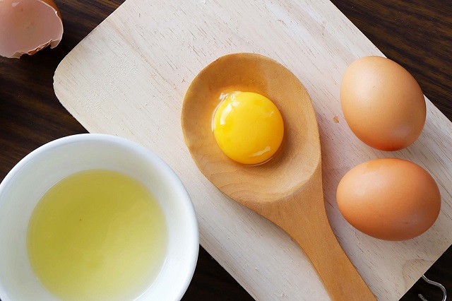 ماسک تخم مرغ، از روش های خانگی جوانسازی پوست