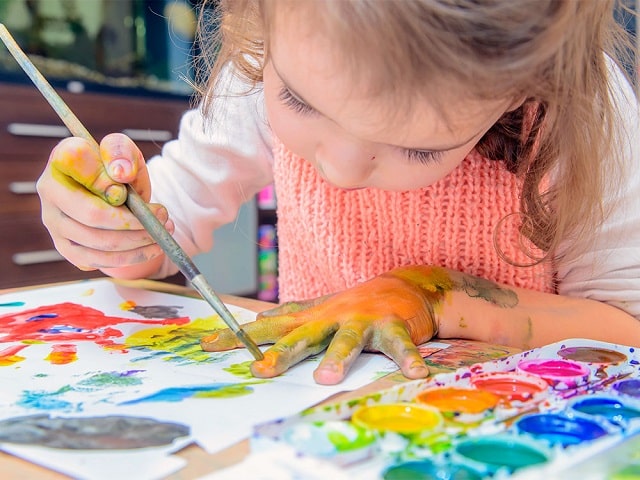 برای پرورش خلاقیت در کودکان به آن ها اجازه کشف کردن دهید