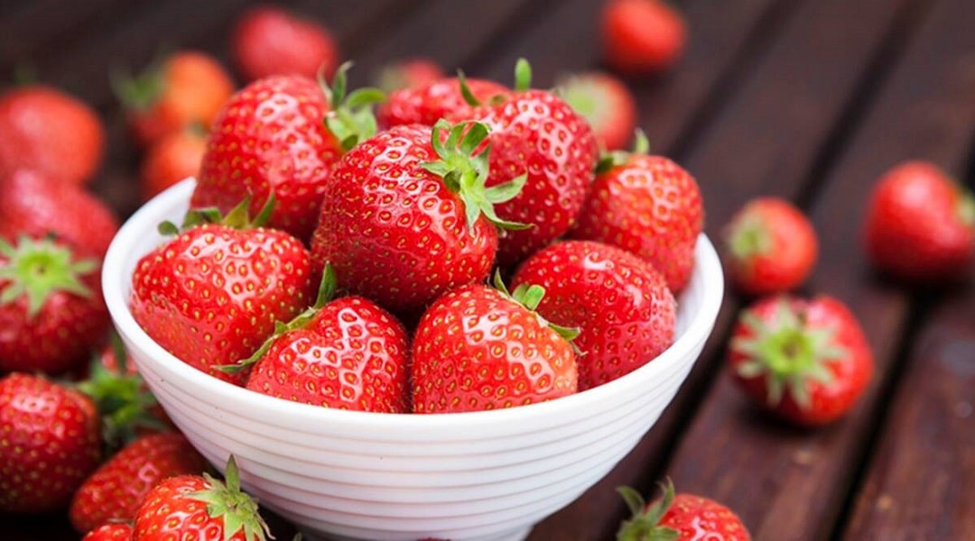 25 خواص و مضرات توت فرنگی و برگ آن برای سلامتی بدن